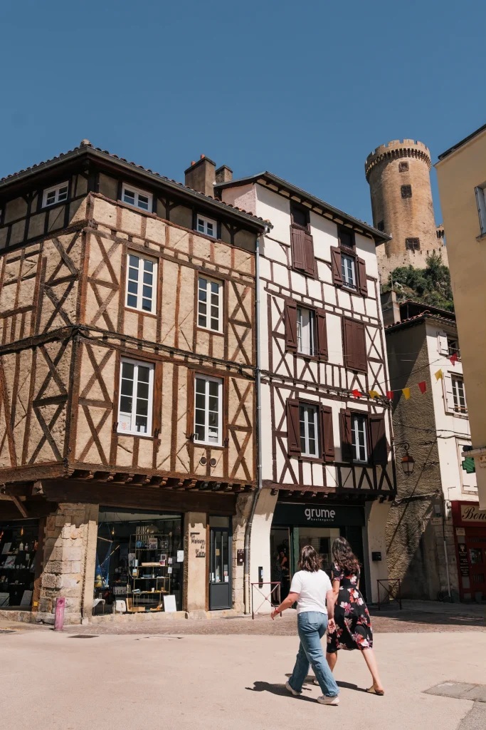 Rue à colombages dans le centre historique de Foix